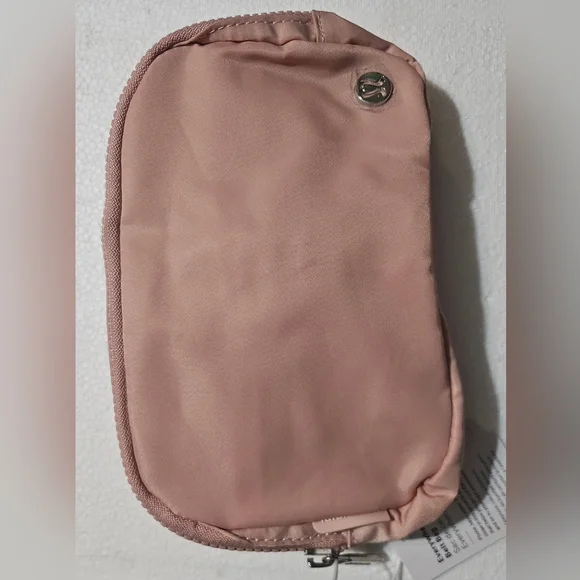 💛💜Lululemon Everywhere Belt Bag 1L💛💜 - Picture 3 of 5